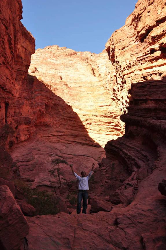 Explorando a Garganta del Diablo, no Vale das Conchas, próximo à Cafayate - Argentina